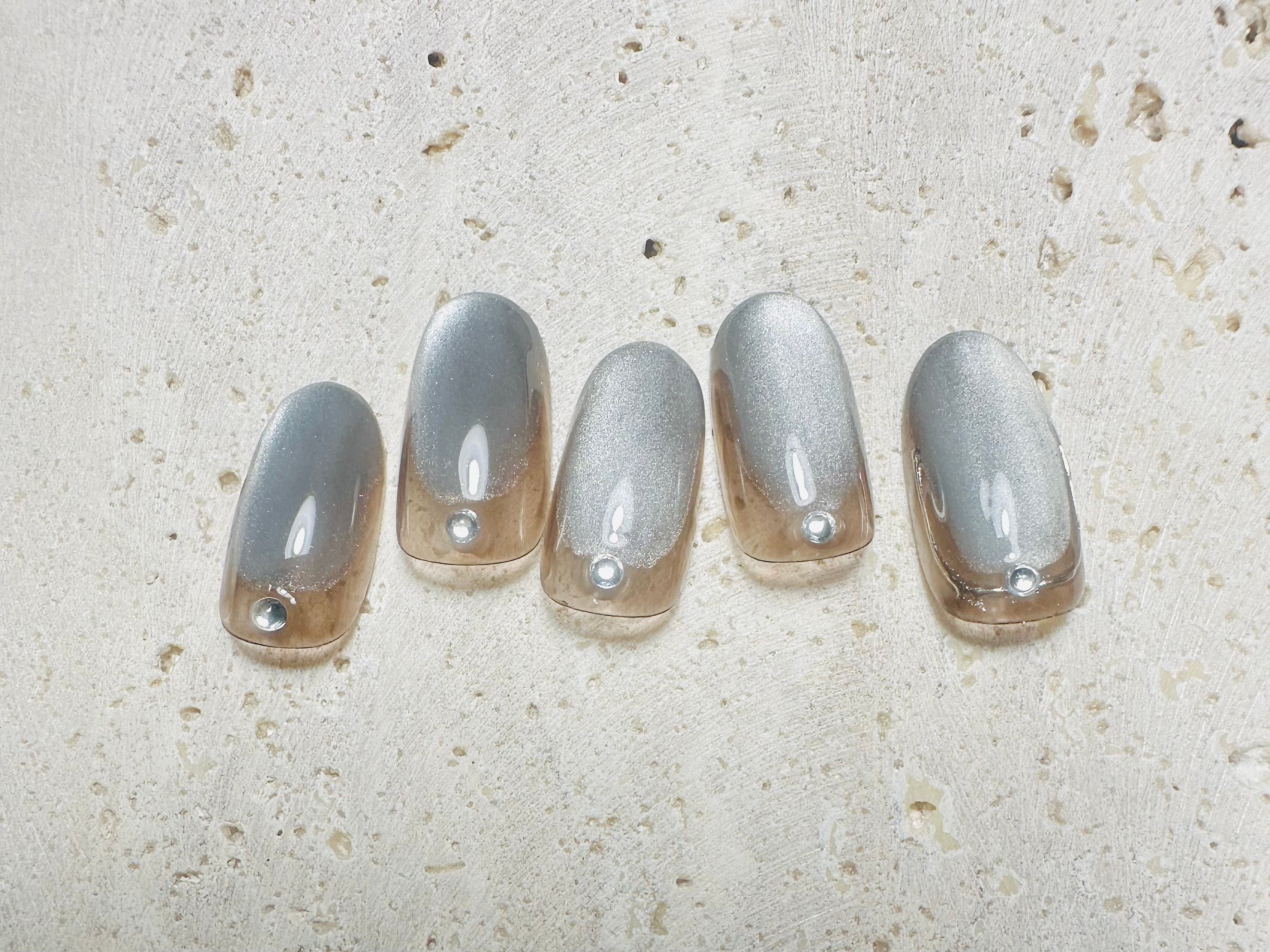 ジェルネイルも大好評♪不動の人気No.1メニューは『マグネットネイル』の写真